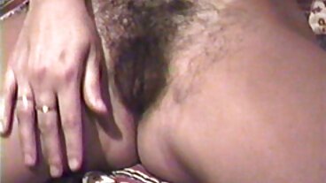 ગ્વેન નેપાલ સેક્સ સ્ટાર્ક તેના સ્ટેપબ્રોના લાંબા શ્લોંગ પર મંચ કરે છે