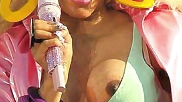 MILF સ્લટ તેના સાવકા બીપી વીડીયા સેક્સ પુત્ર અને તેની ગર્લફ્રેન્ડ સાથે સ્ટીમિંગ ઓર્ગીમાં જોડાય છે